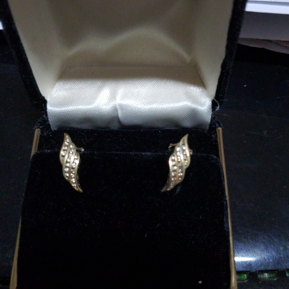 Solid 14k Gold and Genuine Diamond Earrings